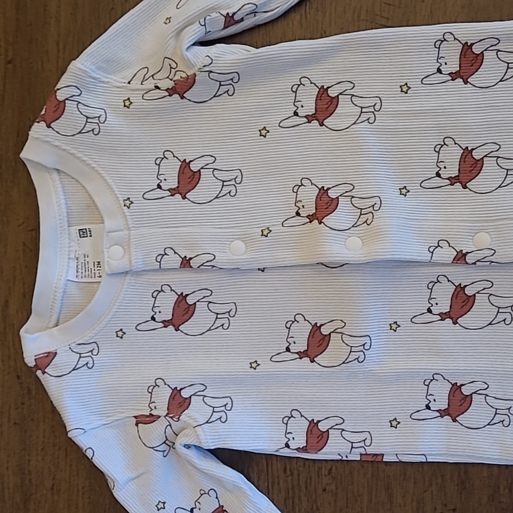 Uniqlo Winnie the Pooh Onesie 6 to 12 Months - Picture 5 of 13